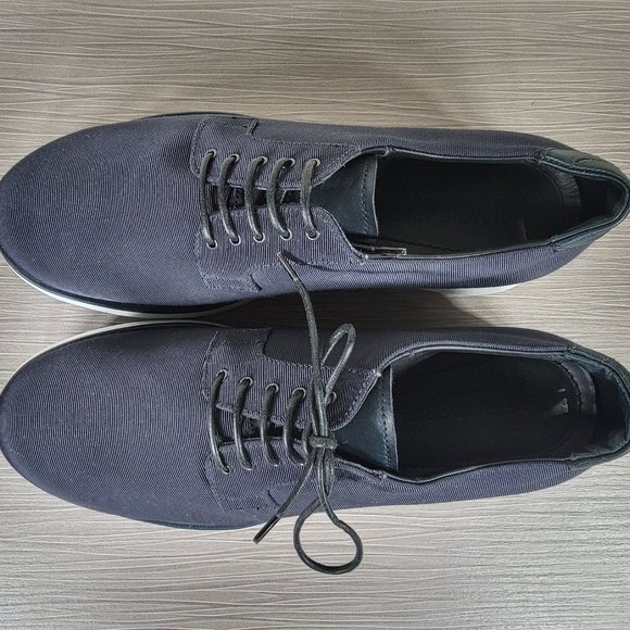 Giorgio Armani Textured Canvas Sneakers, Size 7 - Picture 8 of 11